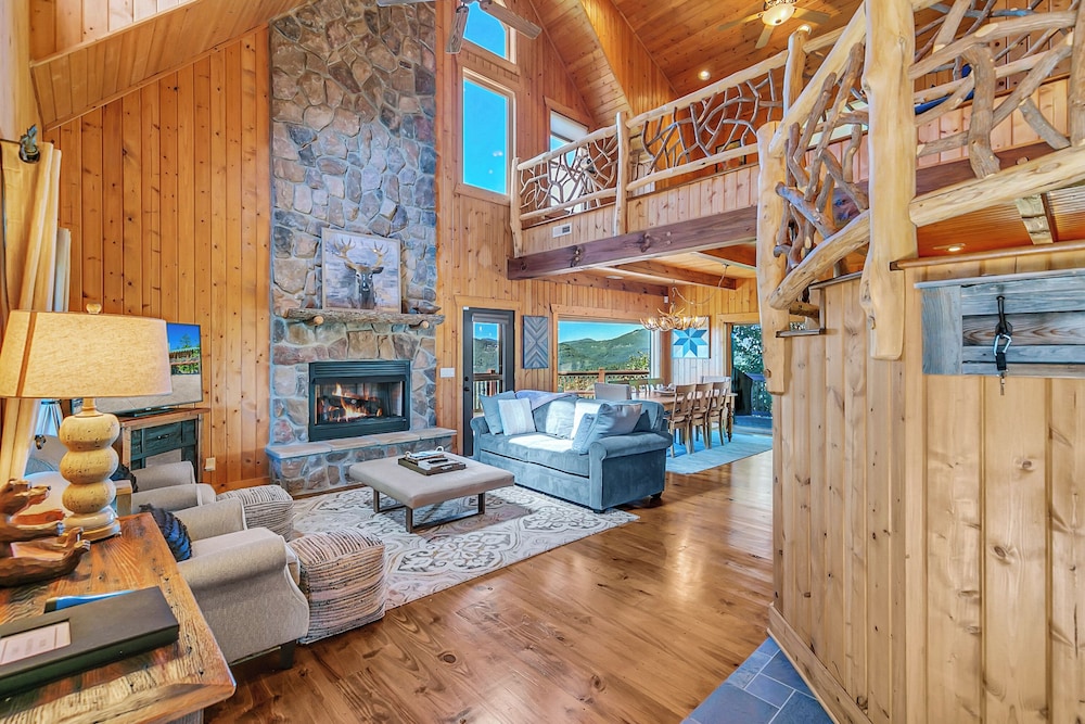 4 Mi to Sapphire Ski! Mtn-view Cabin w/ Deck view 3