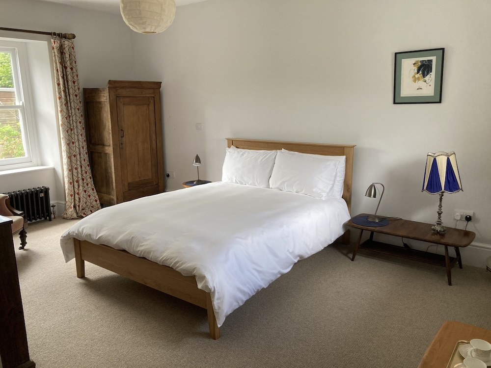 Frizenham Farmhouse B&B view 4