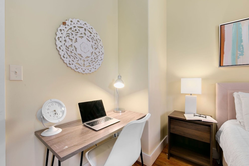 Spacious Old Town Home Walk to Dining & Culture!