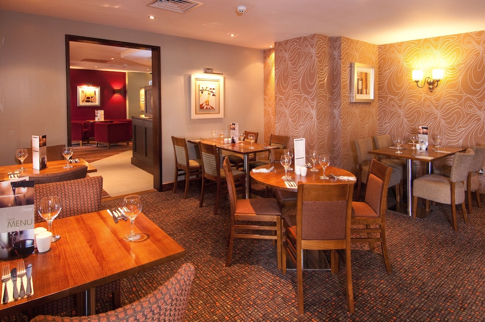 Premier Inn Sunbury - Kempton Park 5