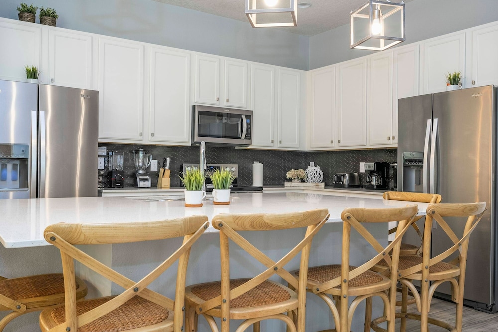 Spacious 12br Family Villa Near Disney Bella Vida