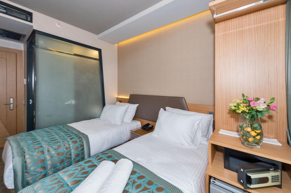 Genova Hotel - Image 37