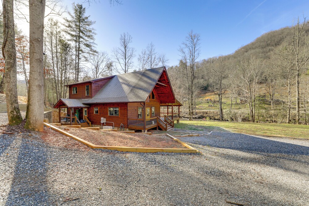 Riverfront Cabin w/ Mtn Views in Robbinsville