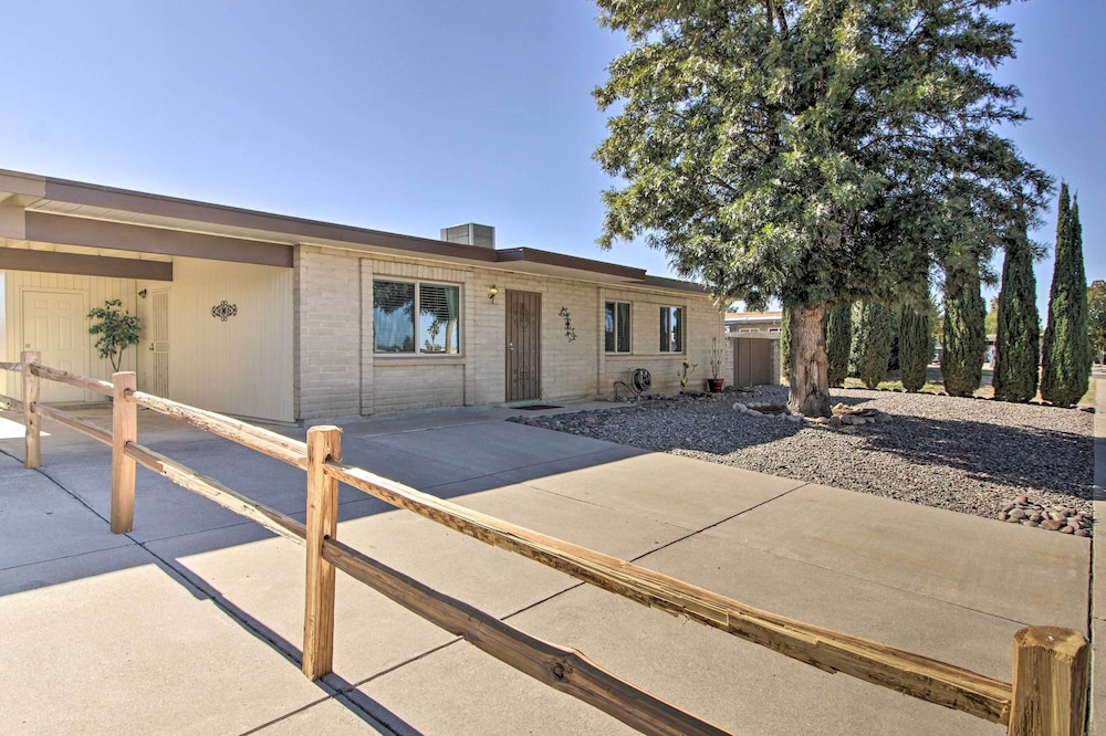 Bright & Sunny Tucson Hideaway w/ Backyard! view 4