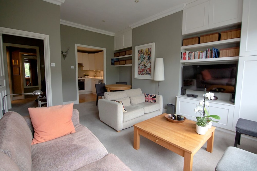 Wonderful 2 Bedroom in Quiet Area near Camden Square