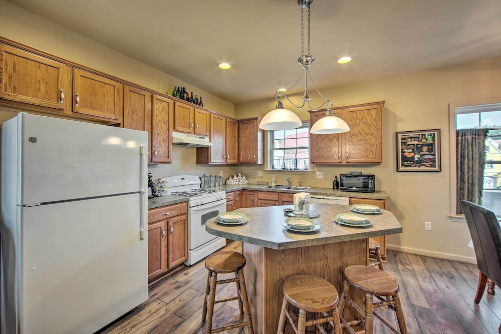 Unique Townhouse in Bavarian-style Neighborhood! - Property Image 20