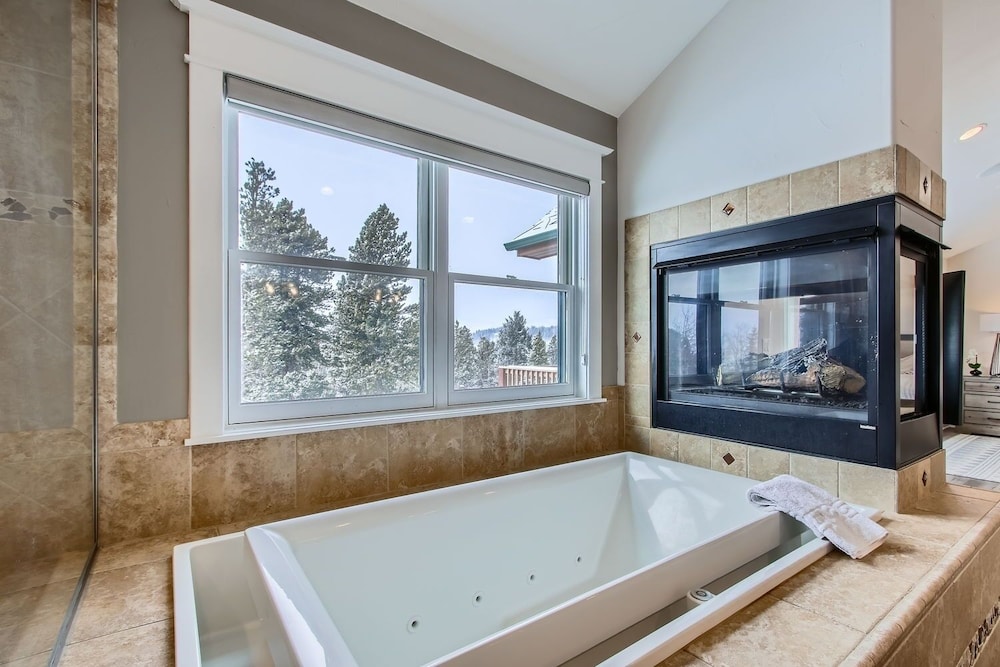 Mountain Majesty 6 Bedroom Home