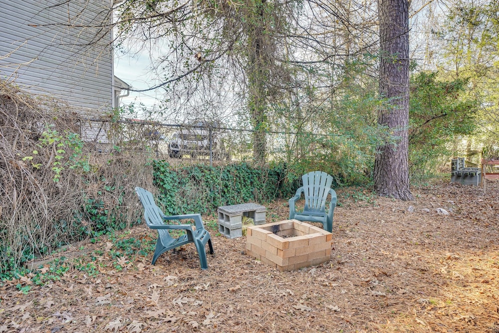 2 Mi to Downtown Durham: Family Home w/ Yard!