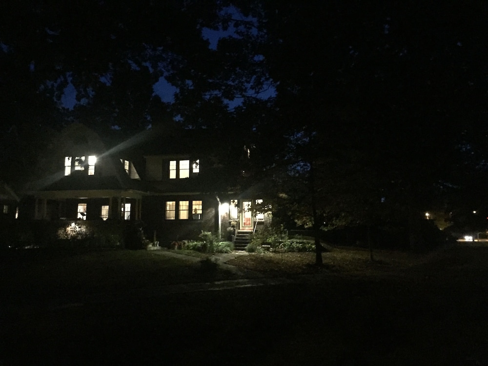 JARVIS Edgewater Park & Beach 5BD Villa