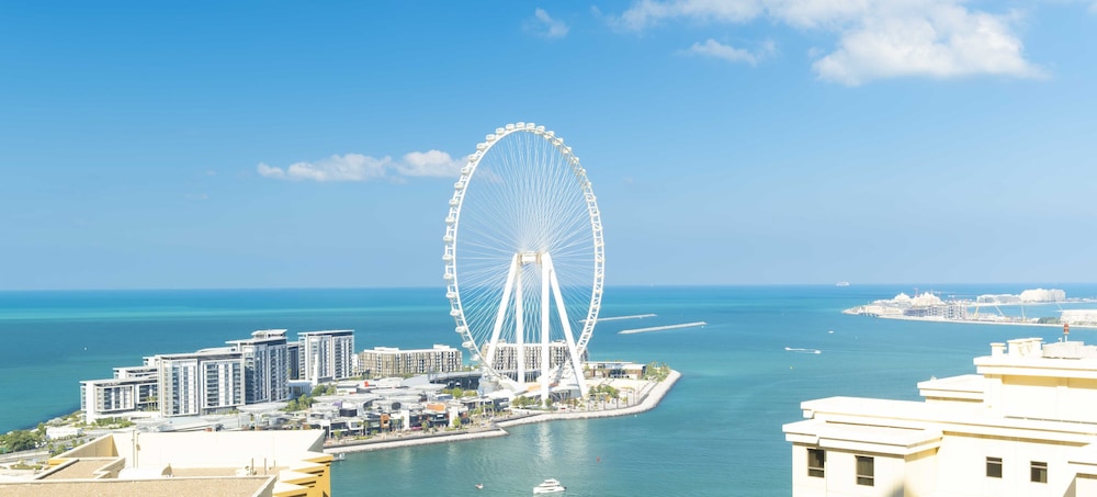 LUX The Dubai Eye Sea View Suite