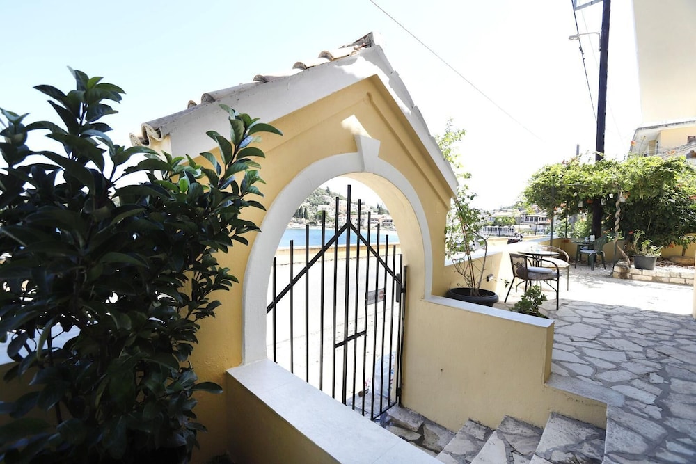 Vostalo apartments by Kassiopi's Sea