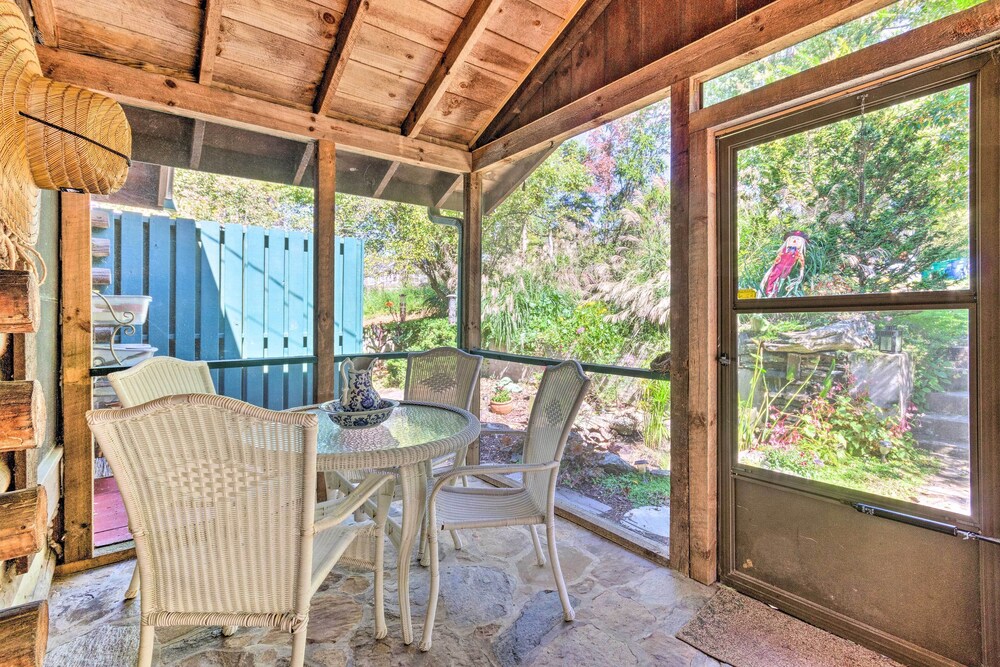 Rustic-yet-cozy Cabin w/ Patio, 12 Mi to Asheville