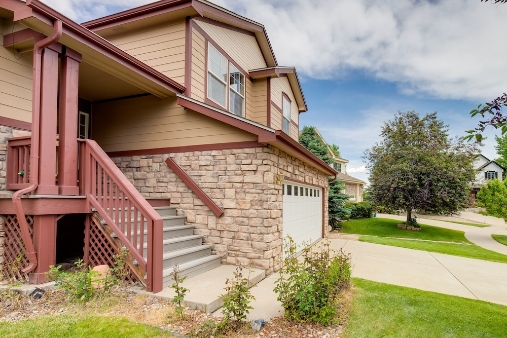 Spacious Aurora Home: 20 Mi to Downtown Denver!