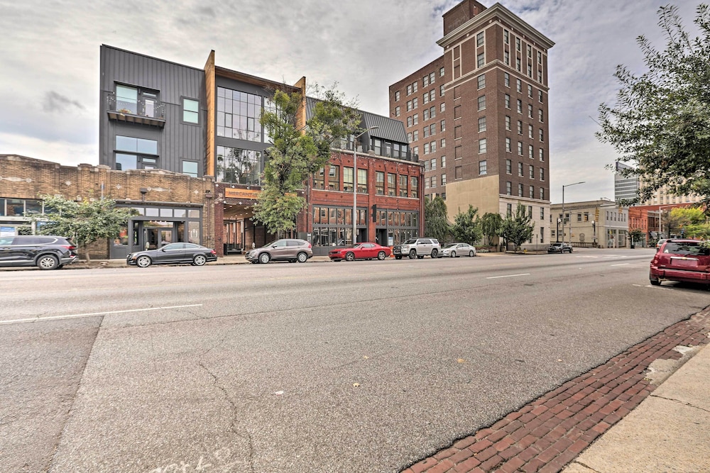 Modern Downtown Birmingham Condo w/ Rooftop Access view 4