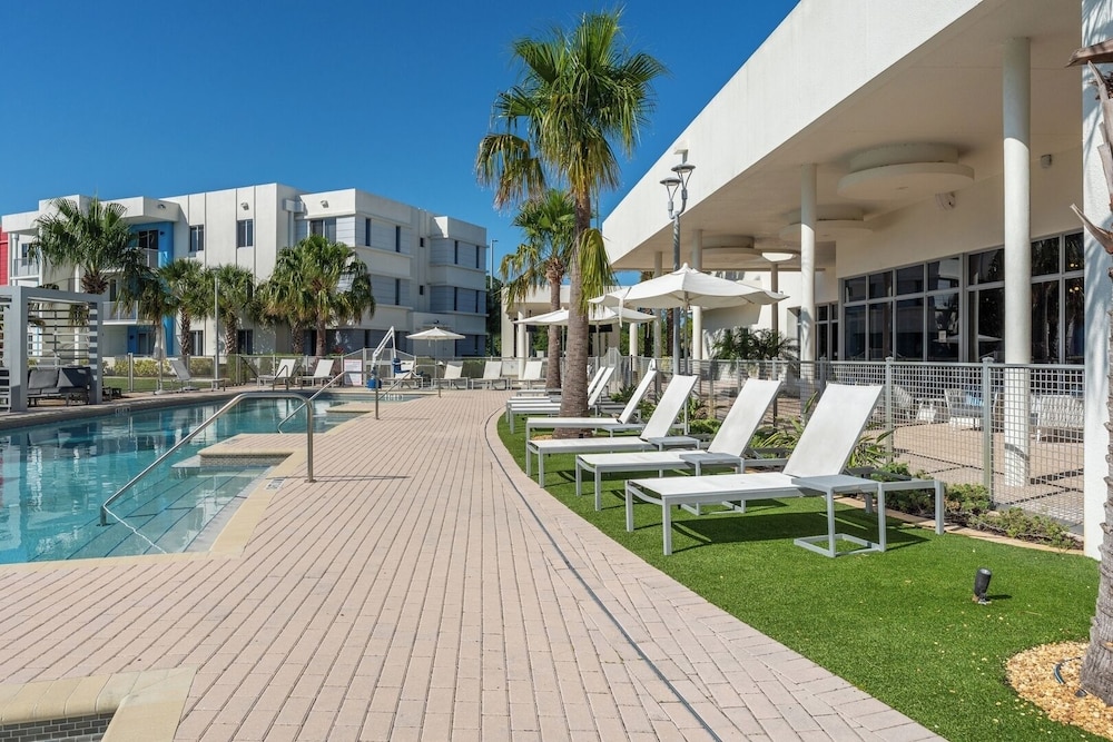 Daytona 2BR Getaway Parking Family & Pet-friendly