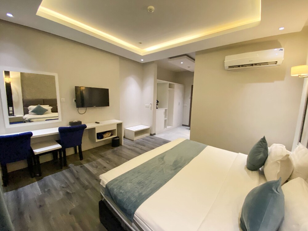 Lian Park Hotel