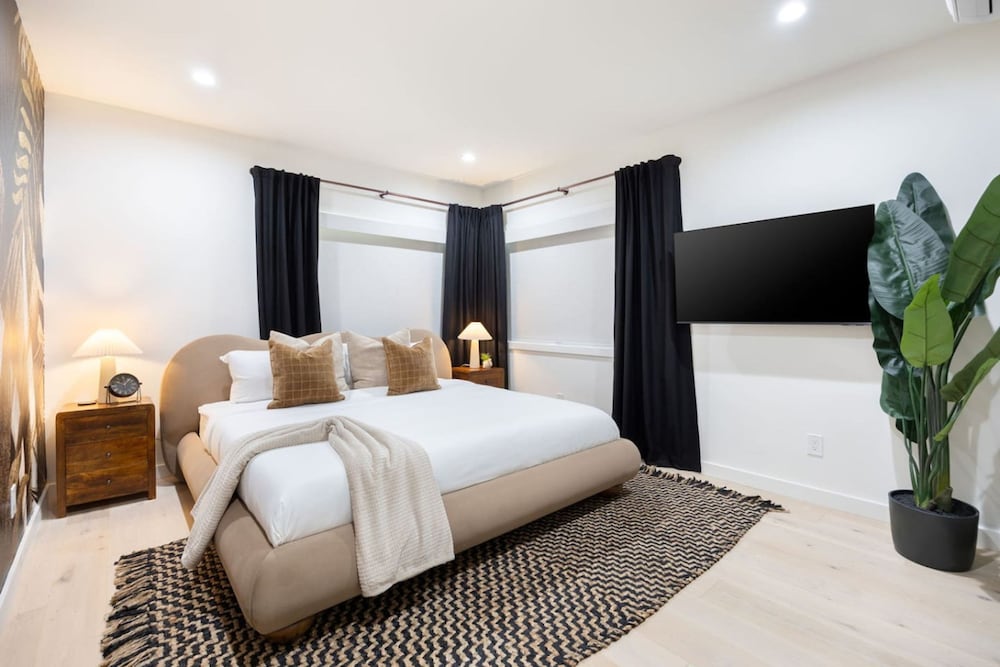 The Drift Manhattan Beach Luxury Design Steps to the Beach