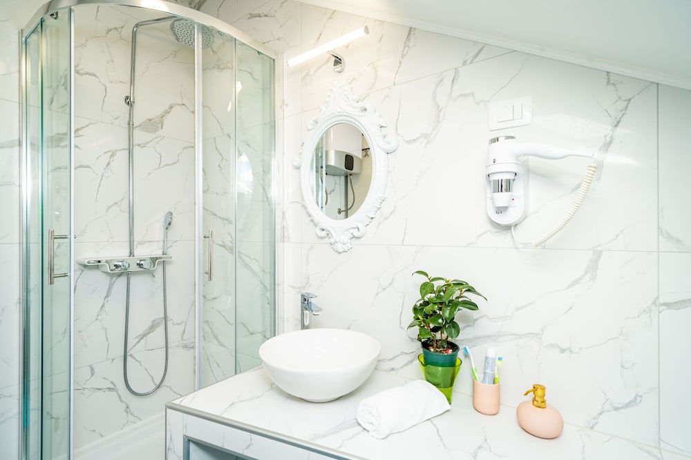 Jele Rooms