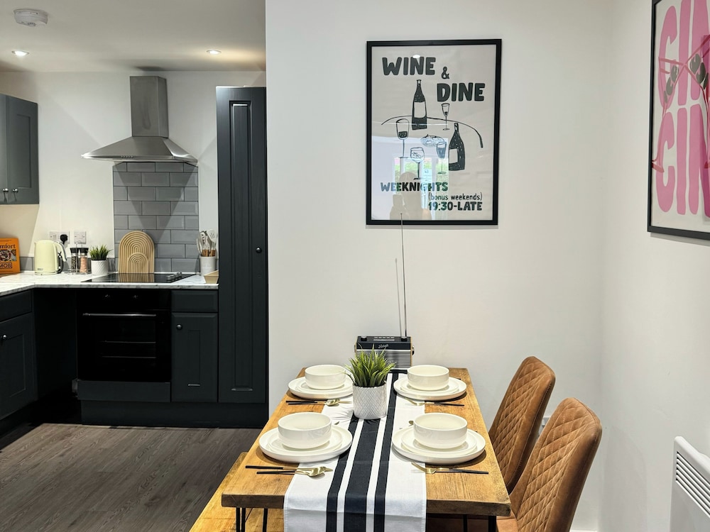Modern 1-bed Apartment - Sleeps 4 & Central Links