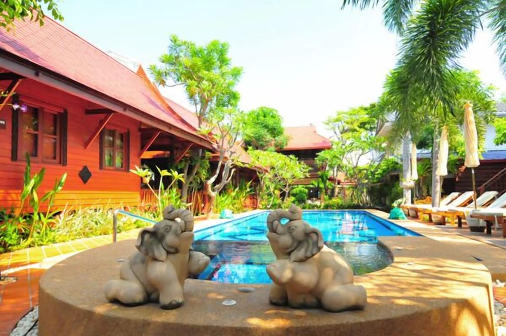 Ruen Kanok Thai House