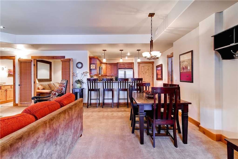 5112 Emerald Lodge, Trappeur's Crossing Apartment 2