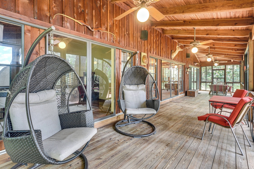 Little Lake George Hideaway w/ Furnished Boathouse