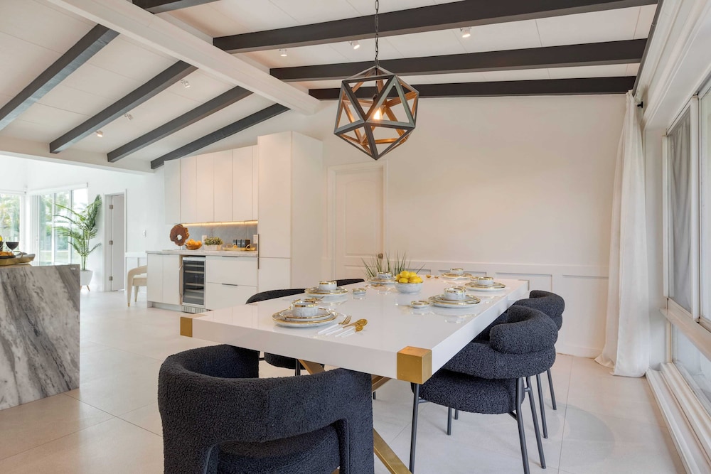Luxury Waterfront Home w/ Pool, Hot Tub & Dock Near Las Olas Gulfstream