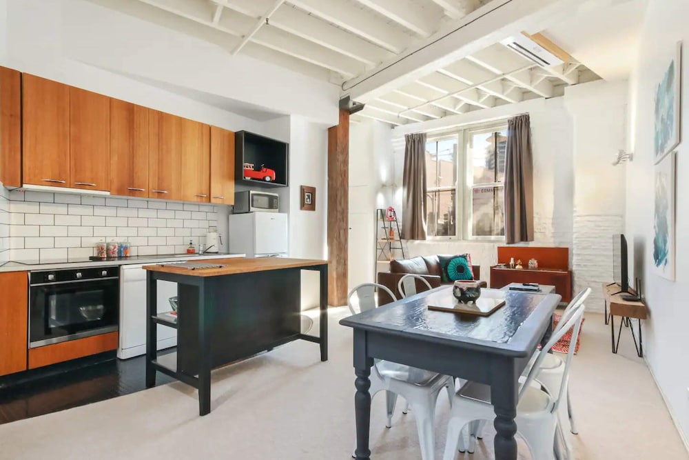 Spacious 1 Bedroom Apartment in Teneriffe, Brisbane view 3