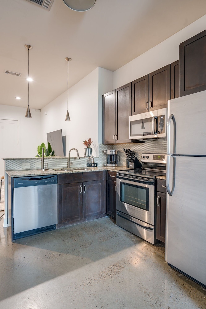 Lofts At 30th - Urban Lodge - Mins to Broadway!