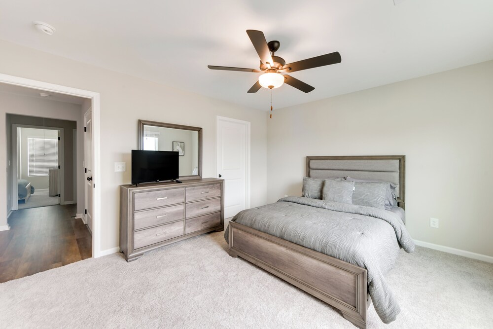 5 Mi to Auburn University: Sleek Townhome w/ Patio