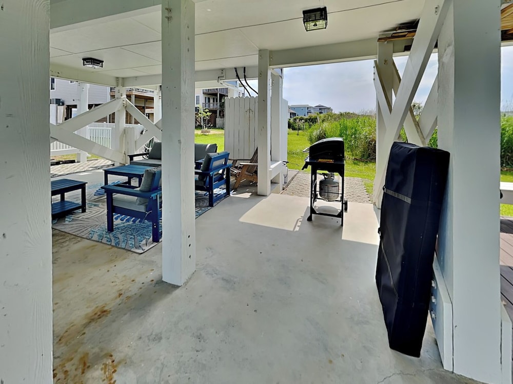 Otter Oasis by Topsail Realty