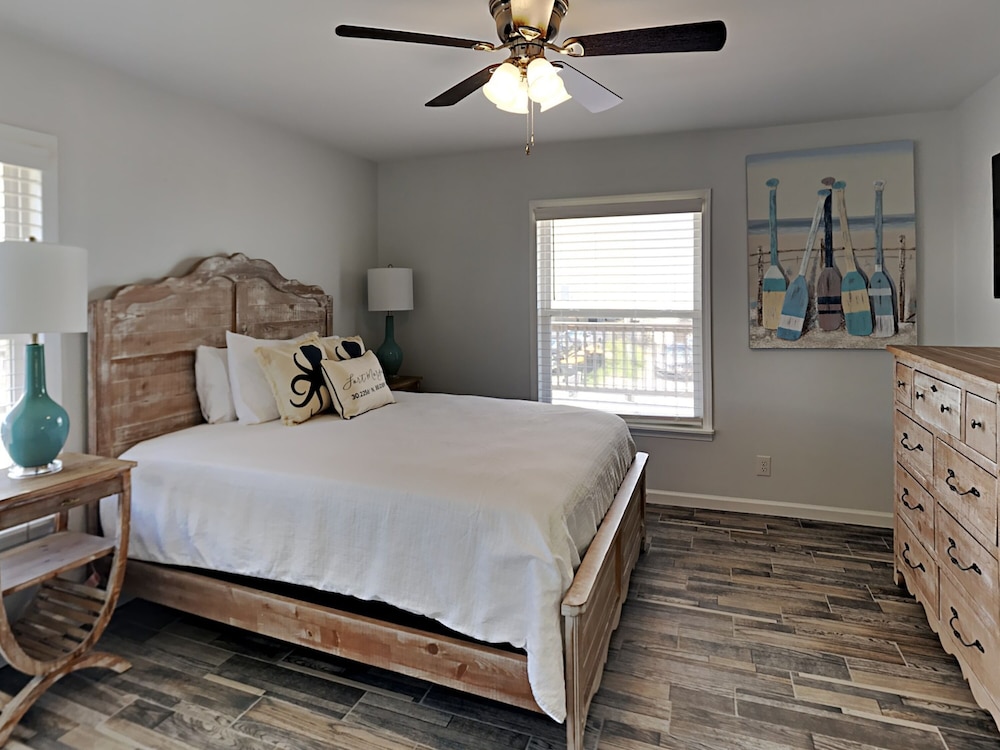 Bet's Kept Secret by Southern Vacation Rentals view 2