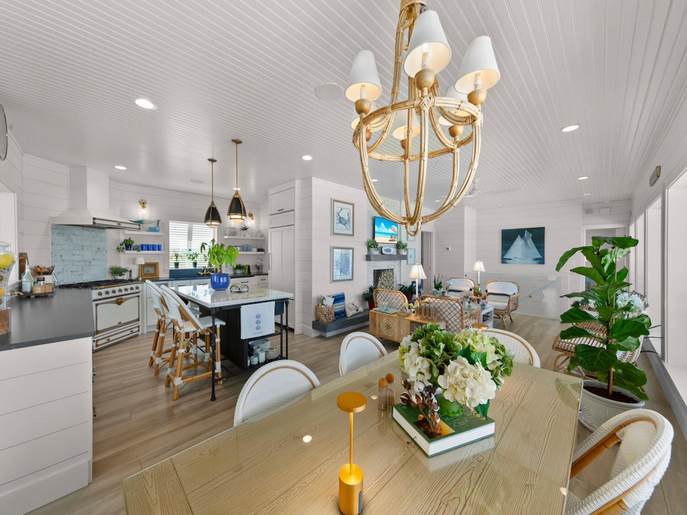 Ocean Paradise by Distinctive Beach Rentals