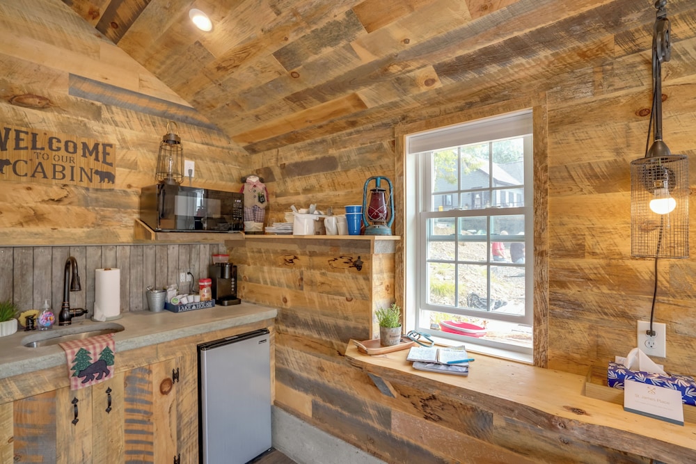 Dock & Lake Access: Studio 14 Mi to Dtwn Albany!