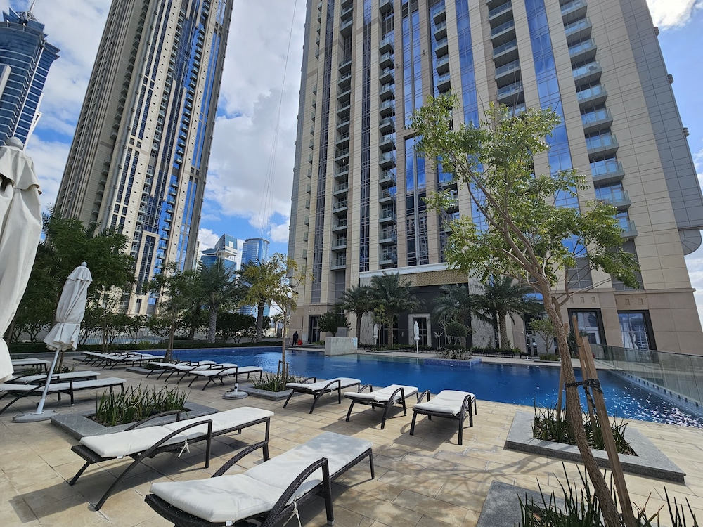WelHome - Luxurious 2BR Apt. at Noora Tower in Business Bay