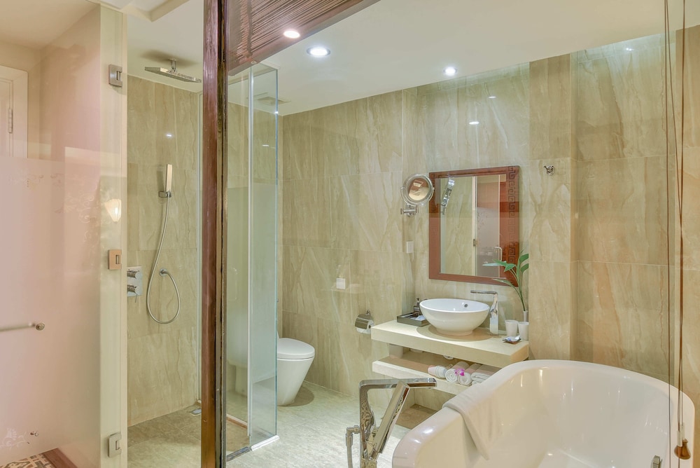 Royal Riverside Hoi An Hotel