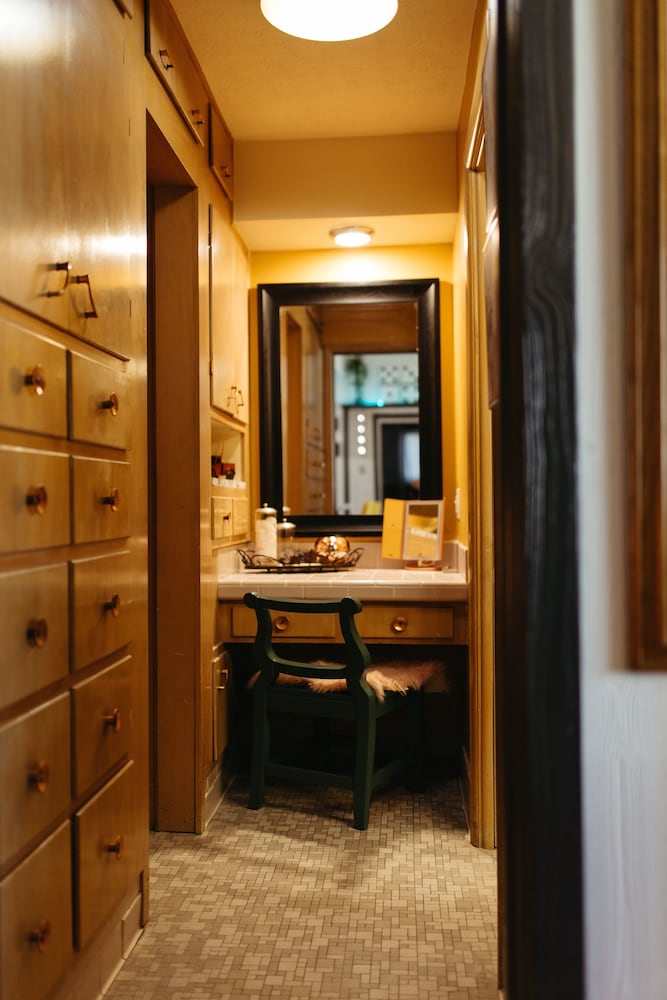 Omaha Vacations - Charming Omaha Retreat - Near Zoo Downtown 3 Bedroom Home by RedAwning - Property Image 42