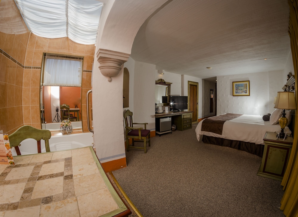 Howard Johnson Calle Real Morelia - Property Image 6