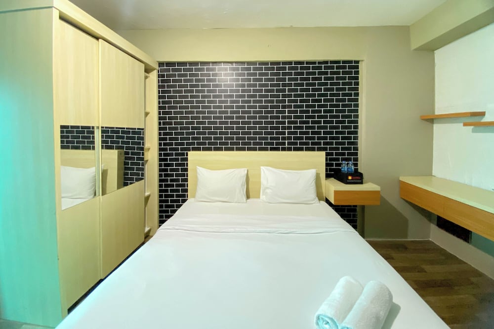 Cozy Stay Studio At Kemang View Apartment view 3
