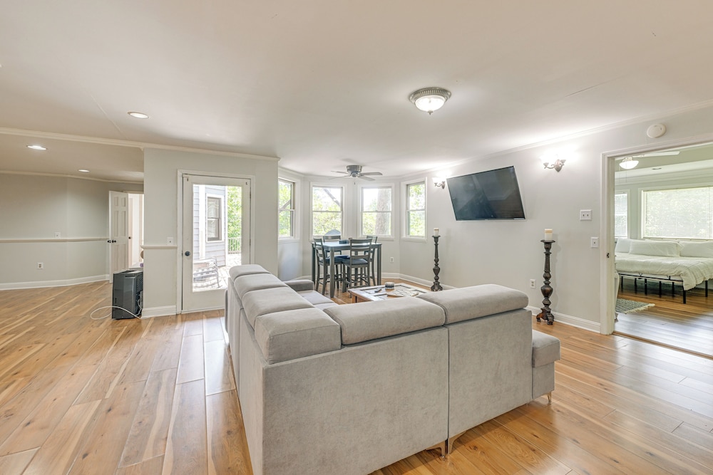 5-story Group Getaway w/ Game Room in Franklin!