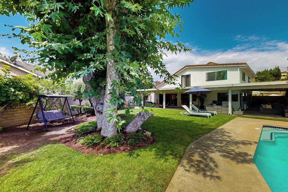 4BR Dog-friendly Home w/ Pool, Spa, Grill & A/C
