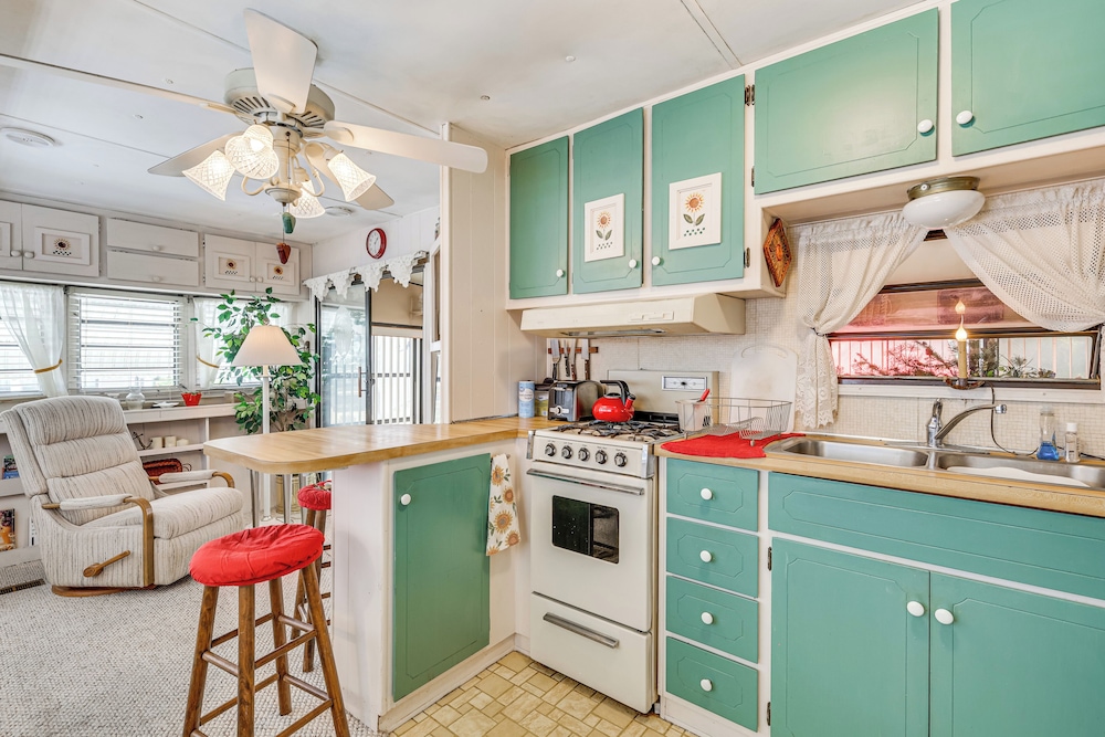 Swim, Fish & Play: Pet-friendly Gem in Fort Myers