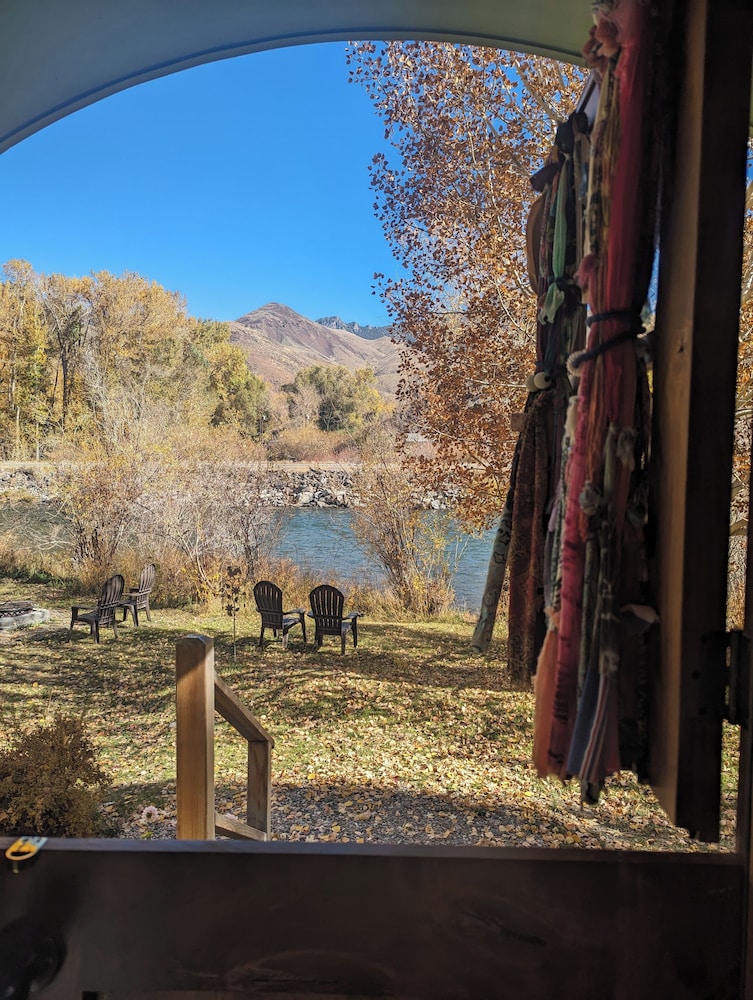 Salmon Gypsy Bed and Breakfast