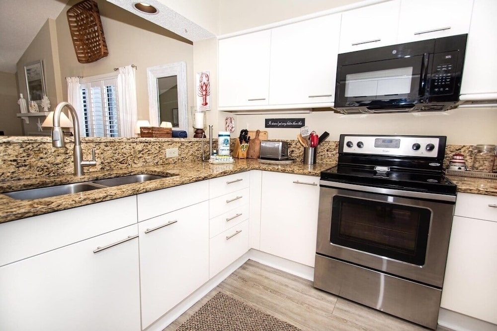 West Hyde Park 2e 2 Bedroom Condo