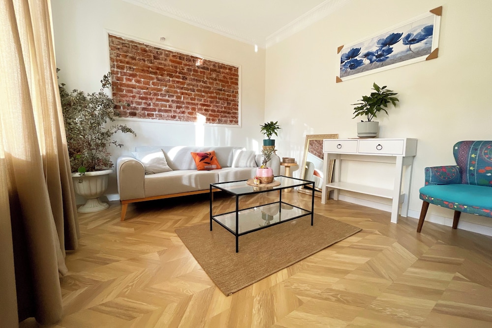 2BR2Bath Central Apt Close to Nişantaşi