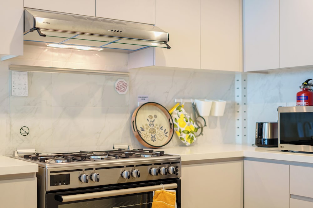 Marco Polo - Furnished 1BR With Skyline Views Near Zabeel Park
