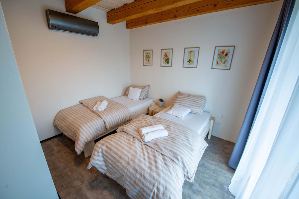Apartment Near Pernstejn Castle in Smrcek