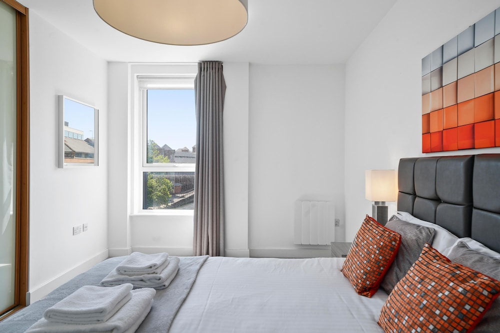 Kennet House Superior Serviced Apartment