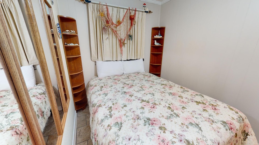 Beach Racquet B by Tybee Vacation Rentals