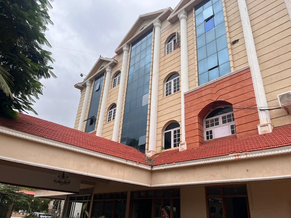 Hotel Partha International